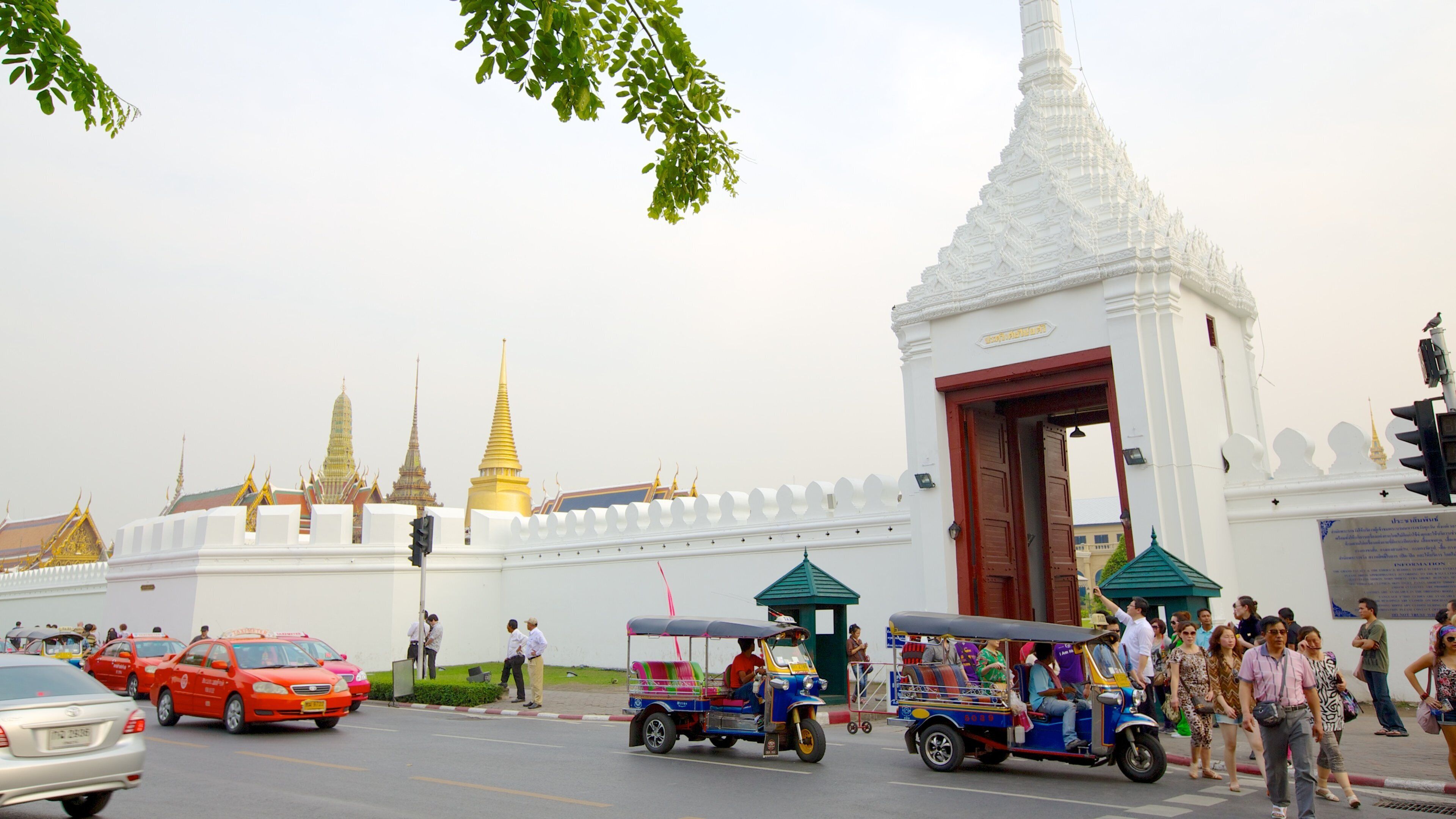 San Chao Pho Suea which includes street scenes