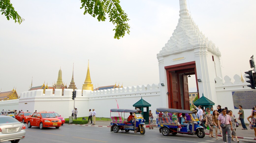 San Chao Pho Suea which includes street scenes