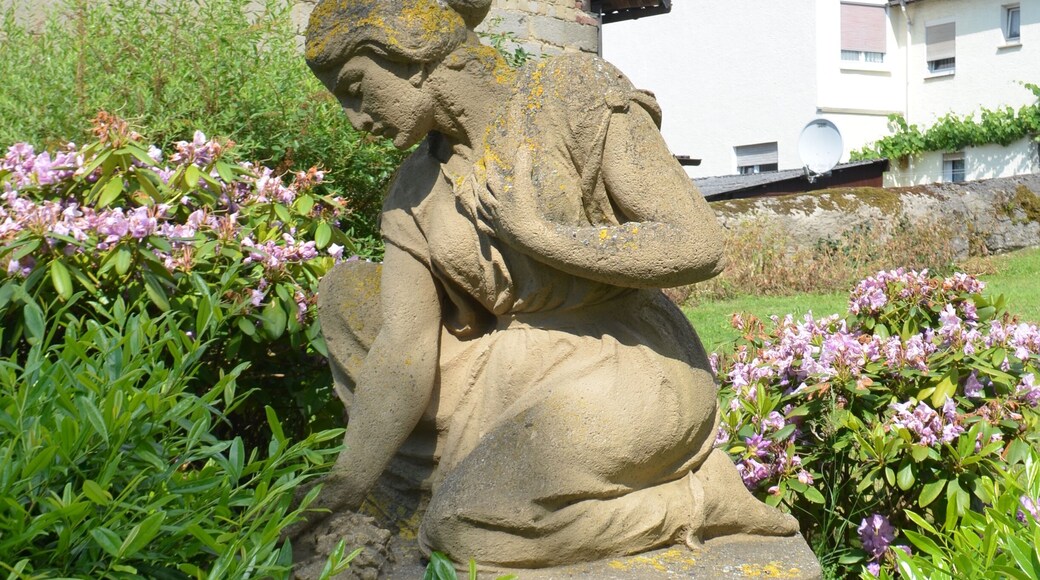 Kröffelbach, Kirche, Kriegerdenkmal
