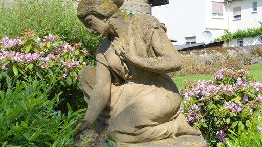 Kröffelbach, Kirche, Kriegerdenkmal