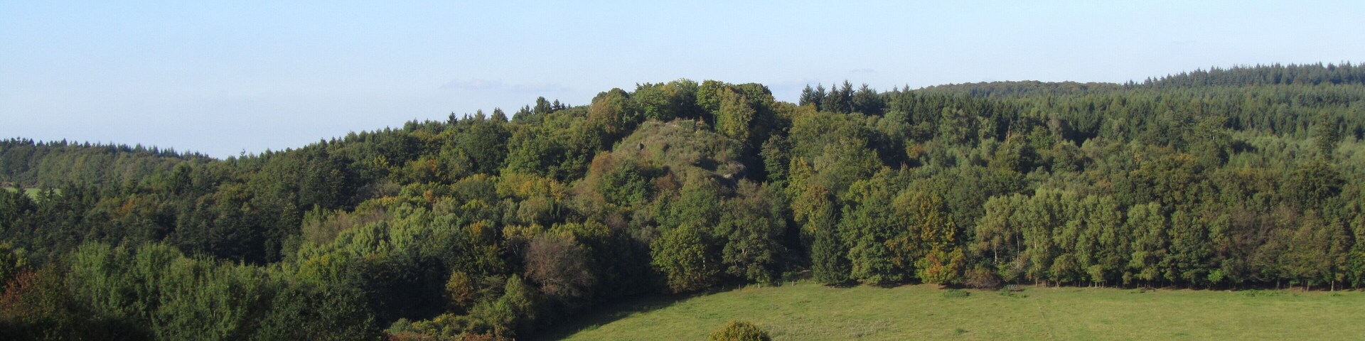 Gesamtansicht des Beilsteins im Spessart von Südwesten.