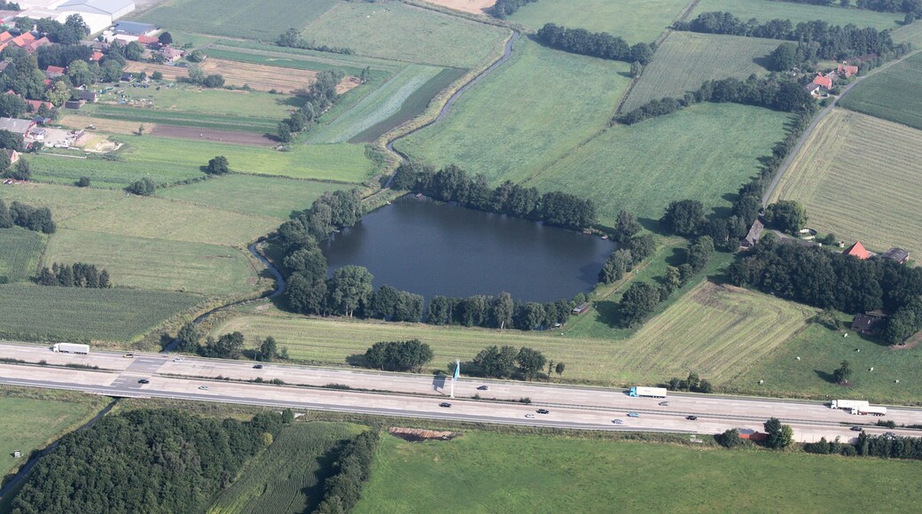 Luftaufnahme; entlang der A1 (auf der Südseite) vom Dreieck Stuhr in Richtung Osten, bis zur Abfahrt Brinkum