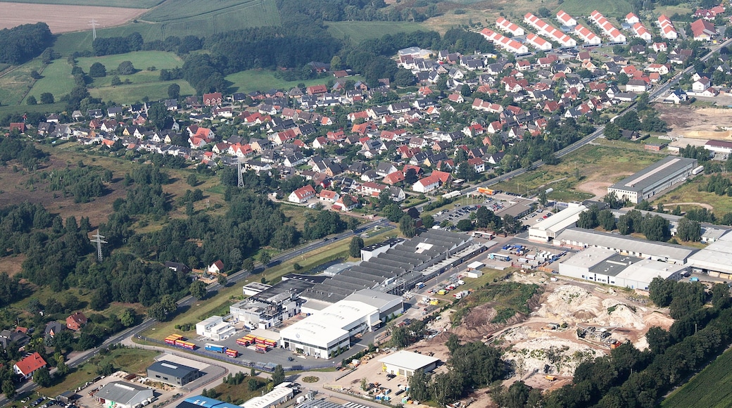 Luftaufnahme Bremen; entlang der A1 (auf der Sรผdseite) vom Bremer Kreuz bis zum Weserpark (Blick aus der linken Flugzeugseite) - Kreisen รผber dem Bremer Kreuz und รผberdem Weserpark