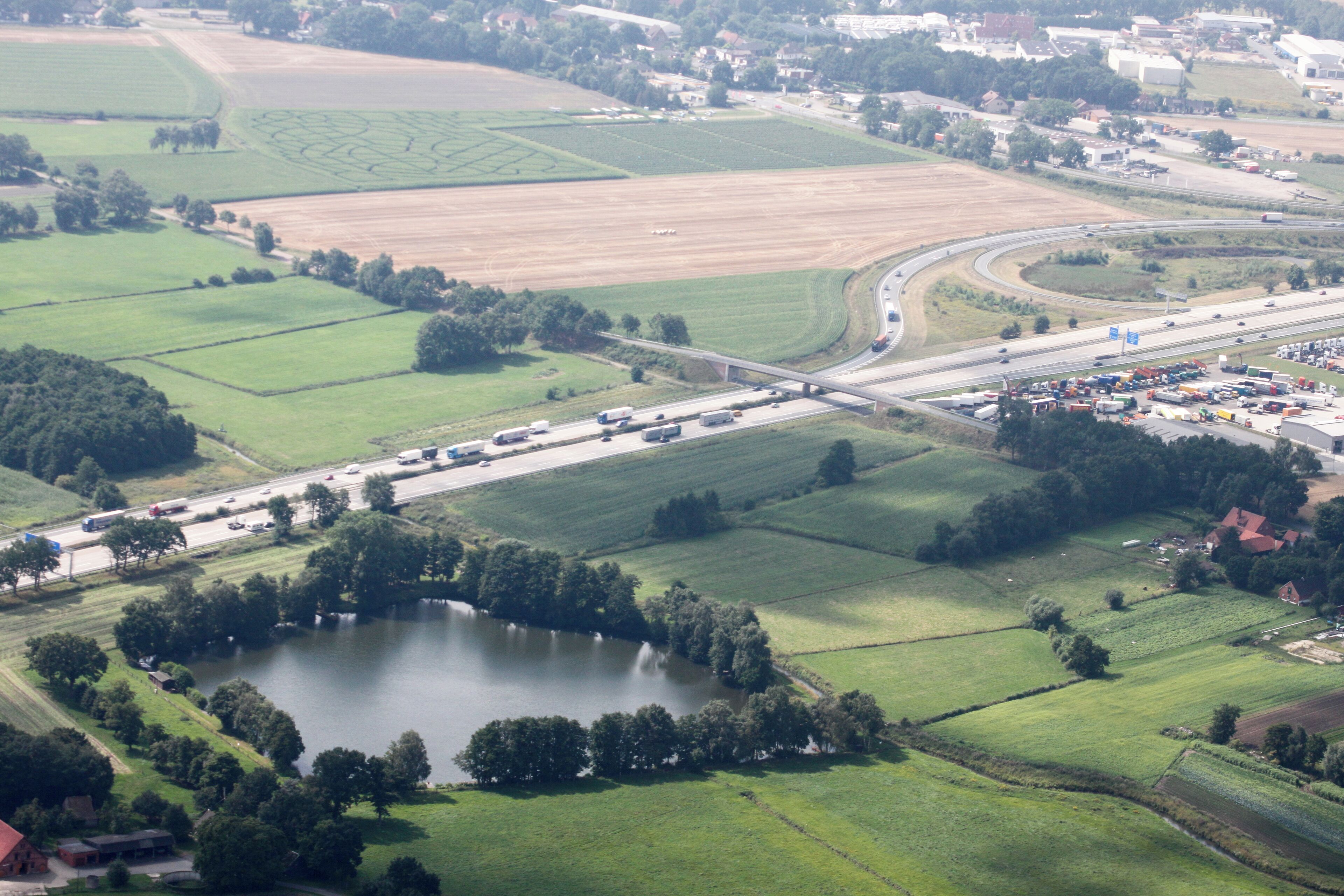 Lufbilder Brinkum: Brinkum, Silbersee, Dreieck Stuhr (identische Bildbeschreibung für File:2012-08-08-fotoflug-bremen zweiter flug 1355.JPG bis File:2012-08-08-fotoflug-bremen zweiter flug 1437.JPG; alle mit GPS-Koordinaten