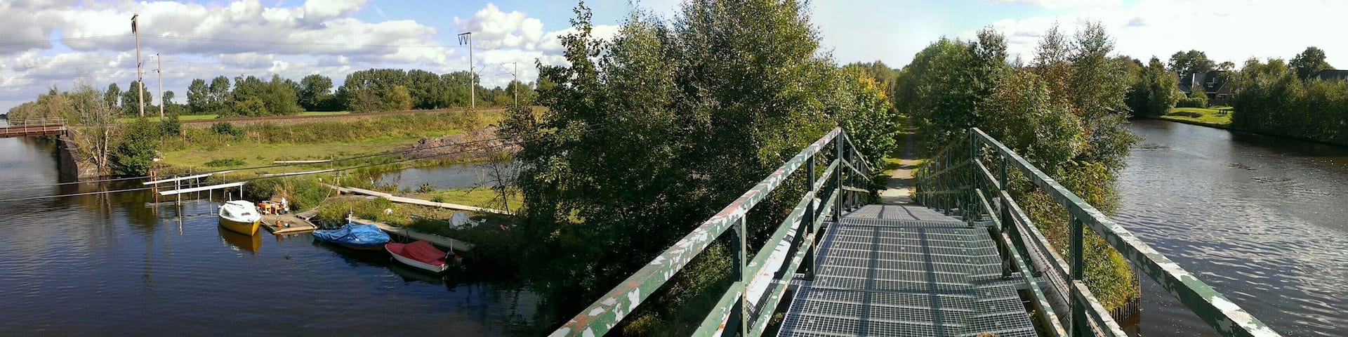 Fahrradbrücke über das Petkumer Seiltief