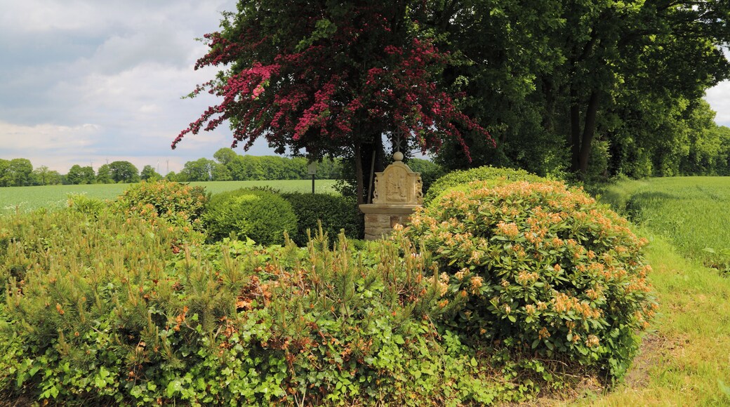 The Hilgenstieb, a wayside shrine between Voltlage and Höckel, Samtgemeinde Neuenkirchen, Landkreis Osnabrück, Lower Saxony, Germany. The shrine with a relief depicting the Holy Family was erected in 1749 and restored in 1997.