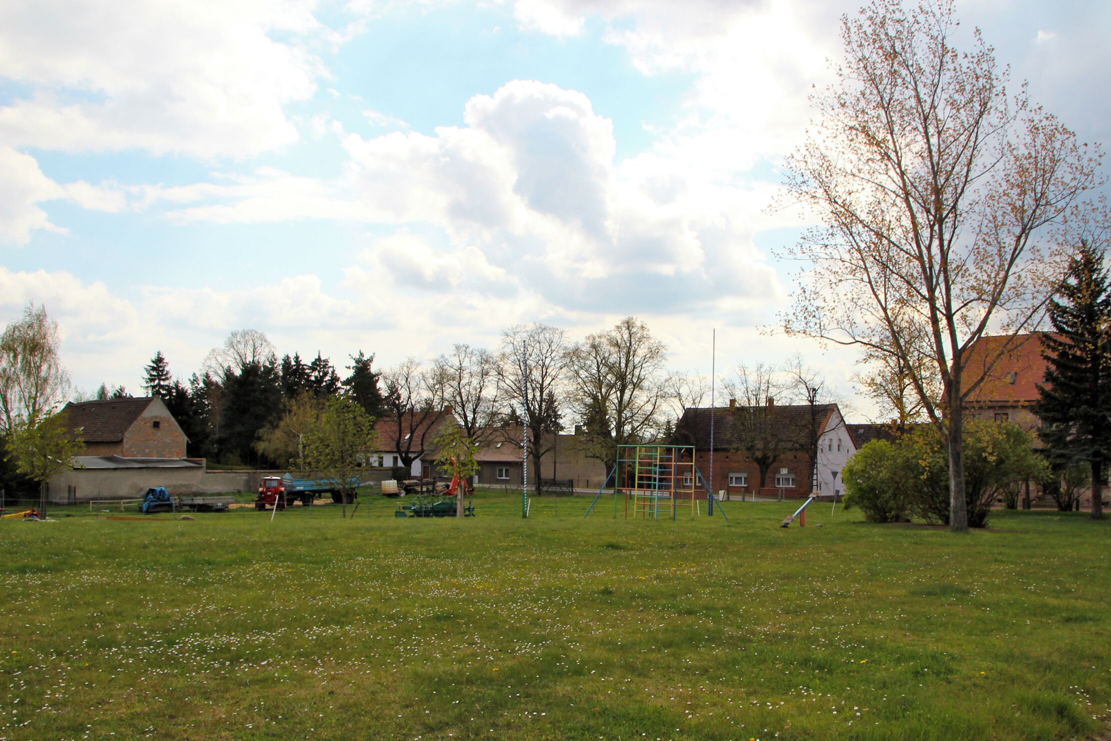Werdershausen ist ein Ortsteil Gröbzigs der Gemeinde Südliches Anhalt in Sachsen-Anhalt, Deutschland.