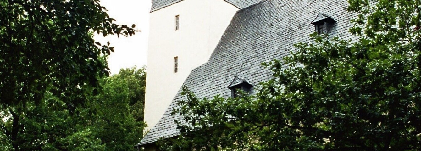 Schloßvippach the Saint Vitus church and war memorial