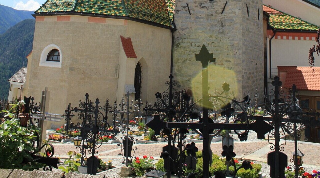Pfarrkirche St. Jakob mit Friedhof in Latzfons, Klausen