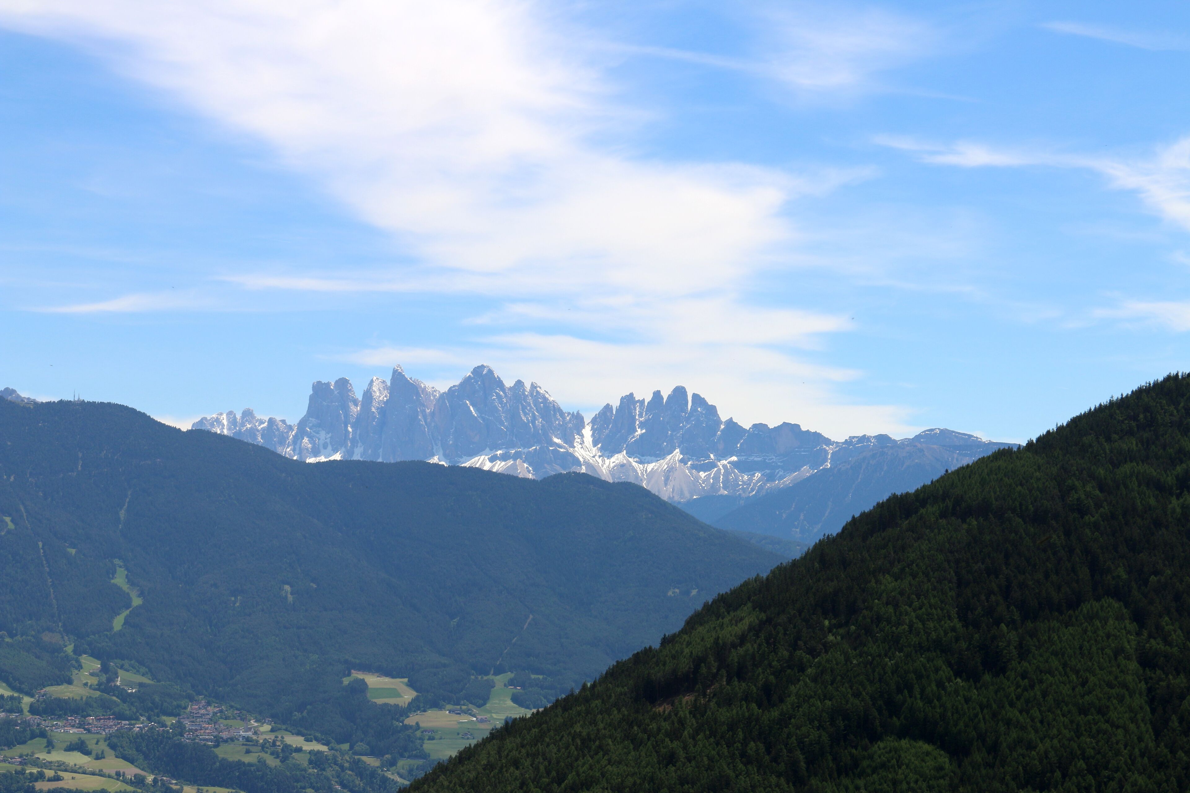 Vahrn, Südtirol: Blick zur Geislergruppe von Schalders