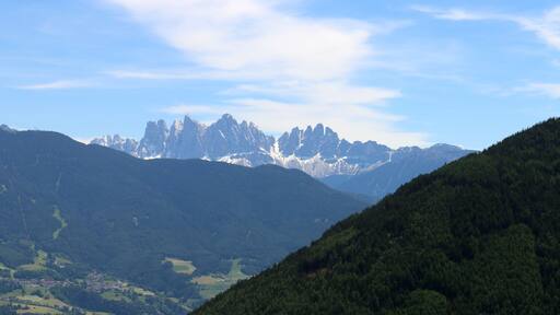 Vahrn, Südtirol: Blick zur Geislergruppe von Schalders