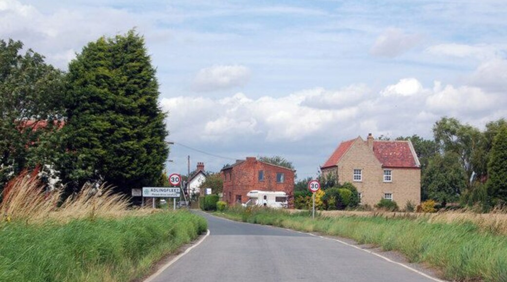 Entering Adlingfleet Photo taken from Garthorpe Road looking North.