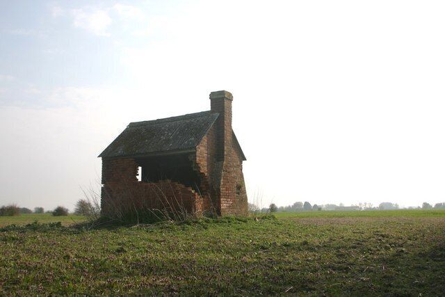 Looker's Hut One of the very few remaining Looker's Huts - this one is in a poor state of repair and may well fall down in the next year or two.