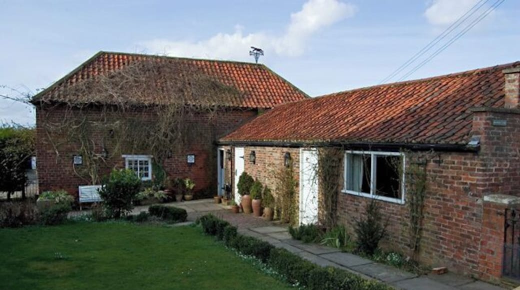 Manor Farm, Burringham The farm buildings occupy a small plot between High Street and the River Trent.