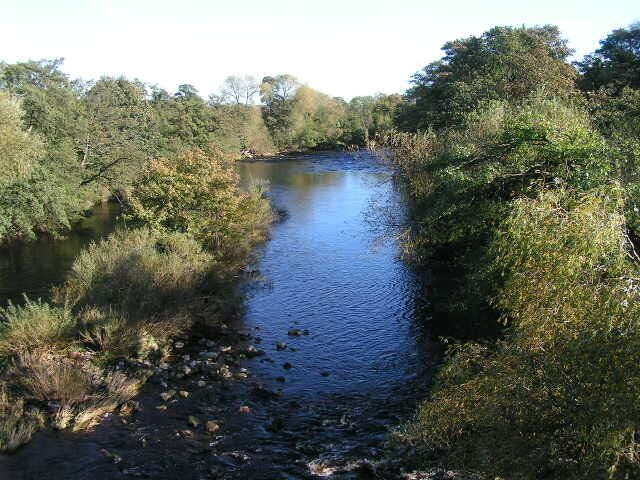 River Swale from Catterick Bridge View downstream from the parapet of Catterick Bridge.