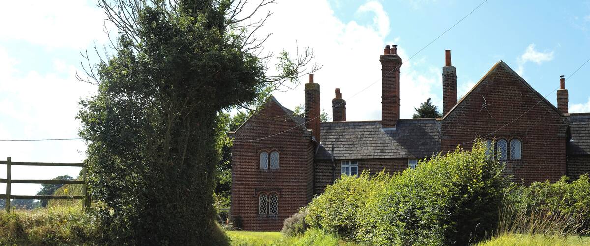 A gabled building converted into residential units on Station Road in Chillenden, in the civil parish of Goodnestone and the Dover District of Kent, England. Camera: Canon EOS 6D with Canon EF 24-105mm F4L IS USM lens. Software: RAW file lens-corrected, optimized, perhaps cropped, and converted to JPEG with DxO OpticsPro 11 Elite, and likely further optimized with Adobe Photoshop CS2.