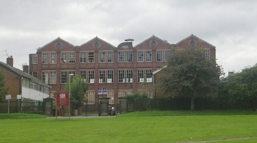 Disused Mill - South Parade This was originally built in 1921.