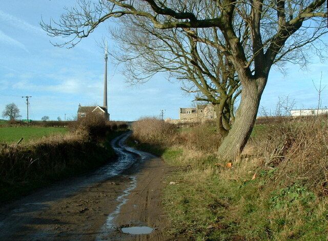Frank Lane towards Leys Farm, Emley. Looking towards the junction of Frank Lane and Park Lane. Emley Moor Mast(SE 222 129) can be seen.