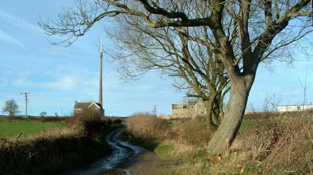 Frank Lane towards Leys Farm, Emley. Looking towards the junction of Frank Lane and Park Lane. Emley Moor Mast(SE 222 129) can be seen.