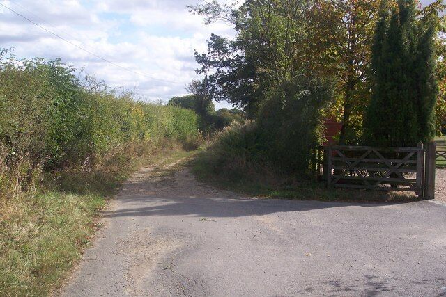 Gadsby Lane becomes a track This lane leading to Oak Farm and Broomsbourne Farm house, then becomes a track with public access to Green Lane or to a byway to Potkin Lane.
