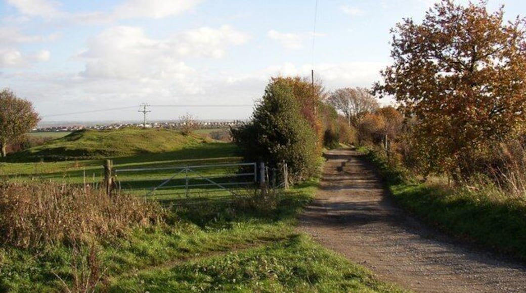 Lane to Chapel Close, Overton. Sitlington CP This continues as a footpath to join Carr Lane, which goes to Midgley. There is an old spoil heap on the left.