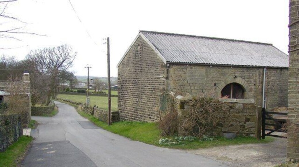 Wood Nook Lane, Honley This lane is here the modern boundary between Meltham on the left and Honley, but before 1897 Honley extended westwards to include the Knowl Top area.