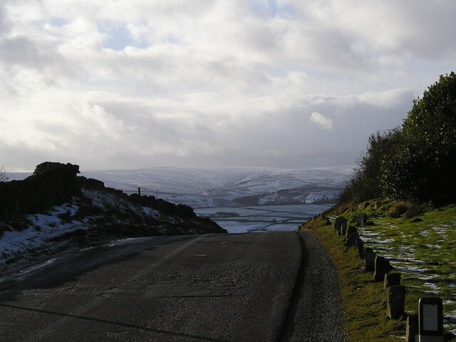 Hartcliffe Road looking over Woodhead Pass