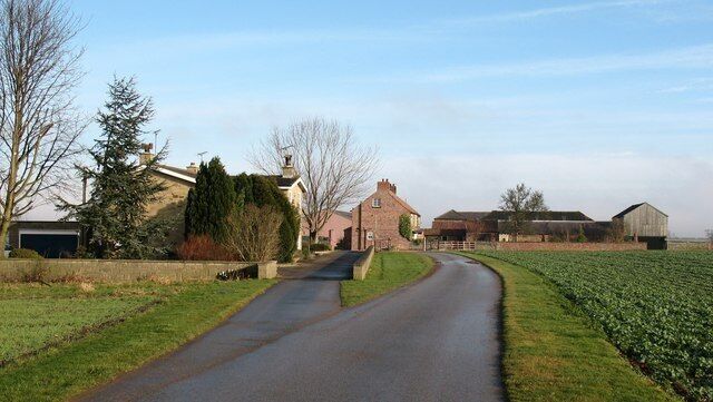 Topcliffe Parks Farm This largely arable farm comprises a 19th century farmhouse with associated barns etc [centre], plus a newer property [left foreground]. The name must be relatively modern as it is shown as Limetree House on Victorian maps.