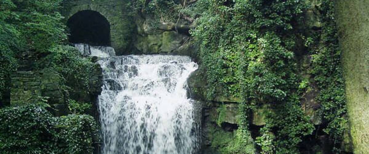 The Wensley waterfall This waterfall is hidden from the view of passers-by; it is situated behind the old cottage used by the Wensley Candlemakers.