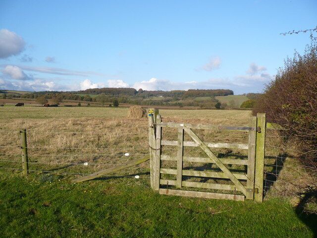 Gate on footpath near Foulrice The field paths in this area are securely gated on account of the racehorses that graze in this part of the Howardian Hills AONB.