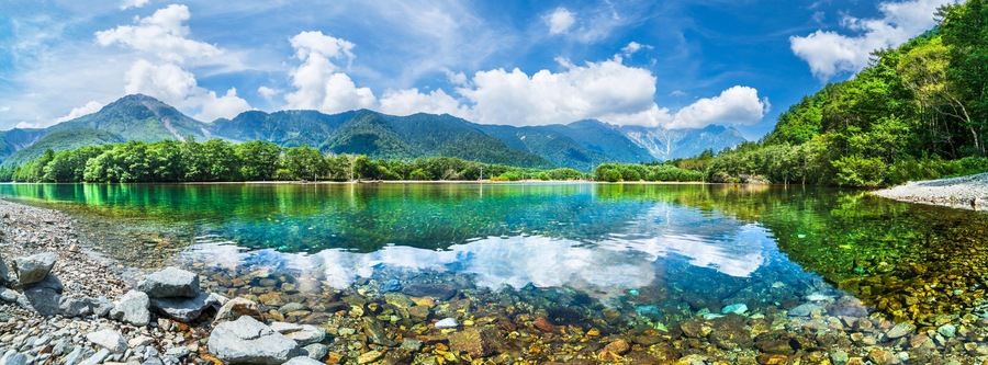 新緑が美しい夏の上高地 大正池と穂高連峰のパノラマ風景【長野県・松本市】
Kamikochi in summer with beautiful fresh greenery. Panoramic view of Taisho Pond and the Hotaka mountain range - Nagano, Japan