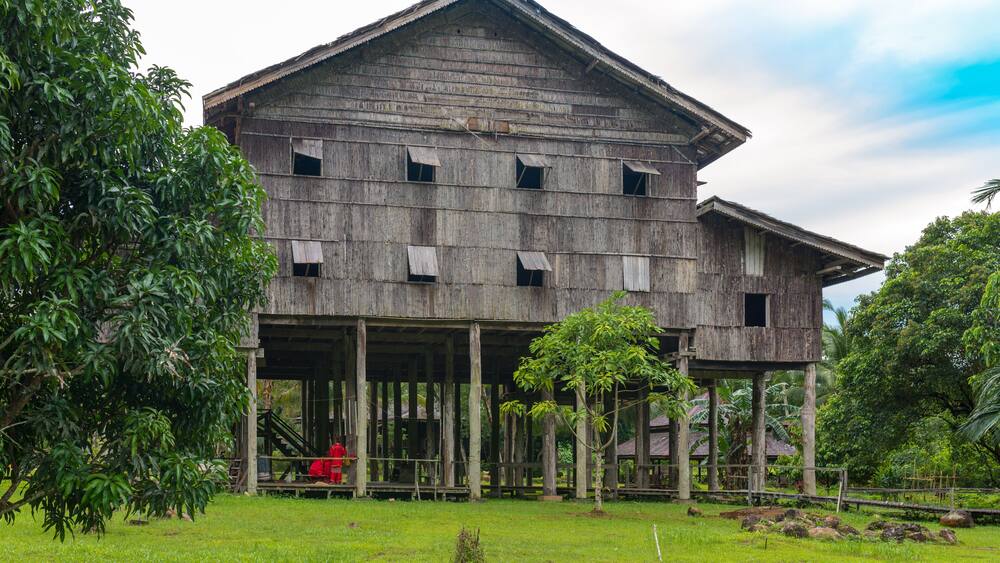 Sarawak Cultural Village is located in the north of Kuching on the Santubong peninsula. It showcases the various ethnic groups carrying out traditional activities in their respective traditional house