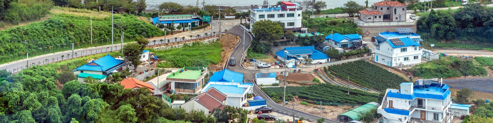 영목항 전망대에서 본 서해 어촌마을의 풍경, 충남 태안군에 위치-View of a West Sea fishing village from Yeongmok Port Observatory, located in Taean-gun, Chungcheongnam-do, South Korea