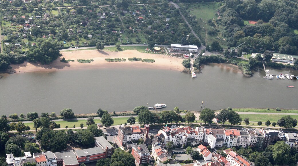 Lufbilder Bremen: Weser-Stadion, Peterswerder, Östliche Vorstadt, Steintor, Bahnhofsvorstadt, Hauptbahnhof, Findorff-Bürgerweide, Bürgerweide, Parkhotel (identische Bildbeschreibung für File:2012-08-08-fotoflug-bremen zweiter flug 0407.JPG bis File:2012-08-08-fotoflug-bremen zweiter flug 0508.JPG; alle mit GPS-Koordinaten
