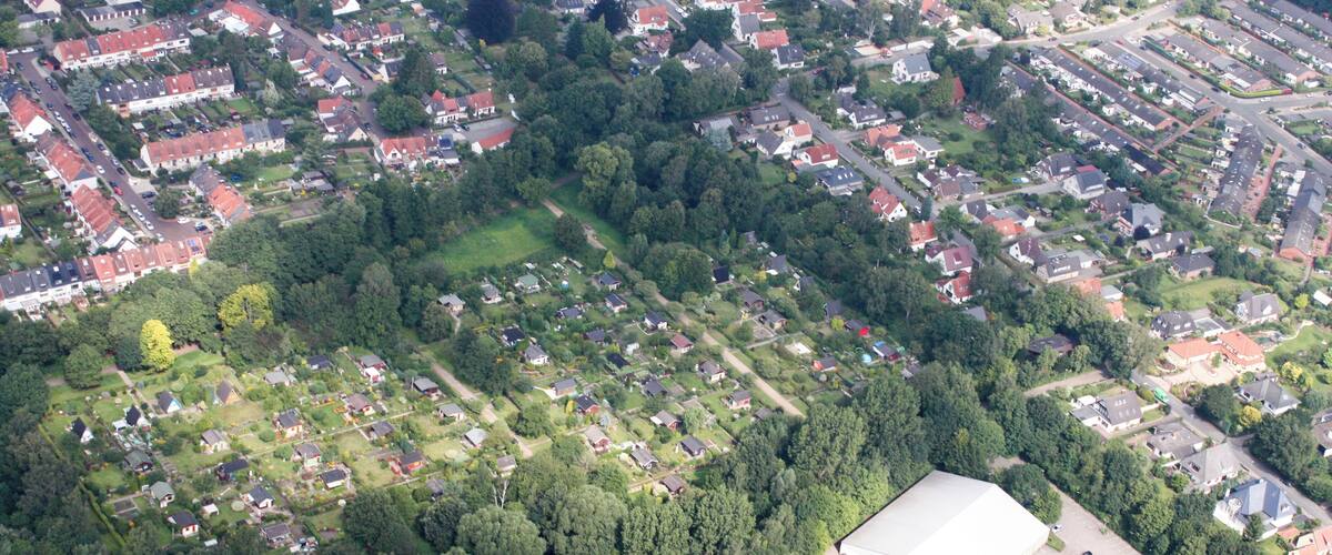 Fotoflug: von Flughafen Ganderkesee - Ganderkesee Stadt - Hasportsee - Roland Center - Grollaner See - Airport Bremen (identische Bildbeschreibung für File:2012-08-08-fotoflug-bremen zweiter flug 0001.JPG bis File:2012-08-08-fotoflug-bremen zweiter flug 0100.JPG