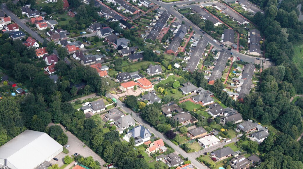 Fotoflug: von Flughafen Ganderkesee - Ganderkesee Stadt - Hasportsee - Roland Center - Grollaner See - Airport Bremen (identische Bildbeschreibung für File:2012-08-08-fotoflug-bremen zweiter flug 0001.JPG bis File:2012-08-08-fotoflug-bremen zweiter flug 0100.JPG