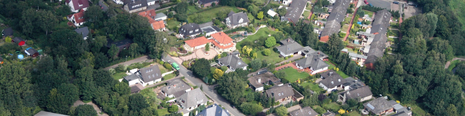 Fotoflug: von Flughafen Ganderkesee - Ganderkesee Stadt - Hasportsee - Roland Center - Grollaner See - Airport Bremen (identische Bildbeschreibung für File:2012-08-08-fotoflug-bremen zweiter flug 0001.JPG bis File:2012-08-08-fotoflug-bremen zweiter flug 0100.JPG