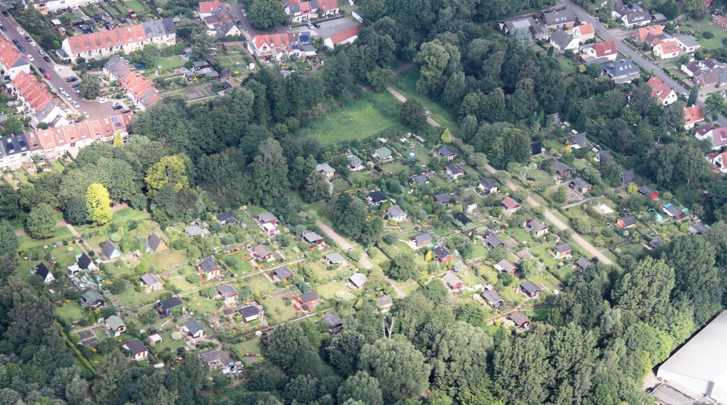 Fotoflug: von Flughafen Ganderkesee - Ganderkesee Stadt - Hasportsee - Roland Center - Grollaner See - Airport Bremen (identische Bildbeschreibung für File:2012-08-08-fotoflug-bremen zweiter flug 0001.JPG bis File:2012-08-08-fotoflug-bremen zweiter flug 0100.JPG
