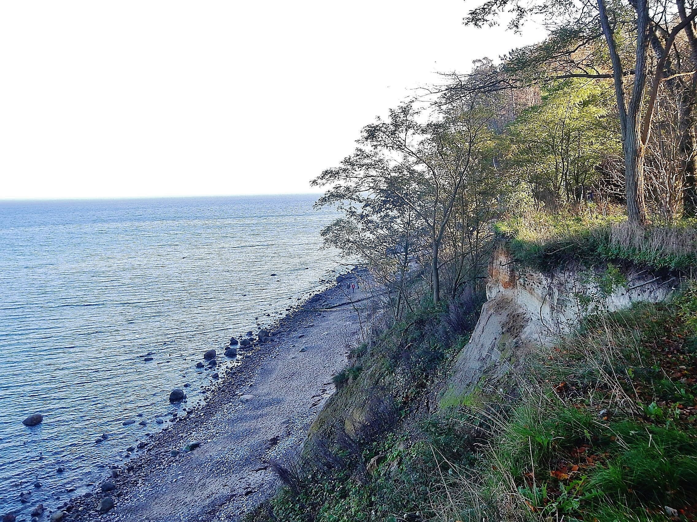 Brodtener Steilufer mit Ostseeblick: 4 km langer Küstenstreifen; jedes Jahr wird durchschnittlich ein Meter Land durch das Meer abgebrochen