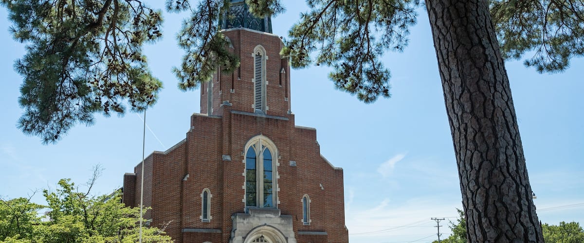 Churchland showing a church or cathedral