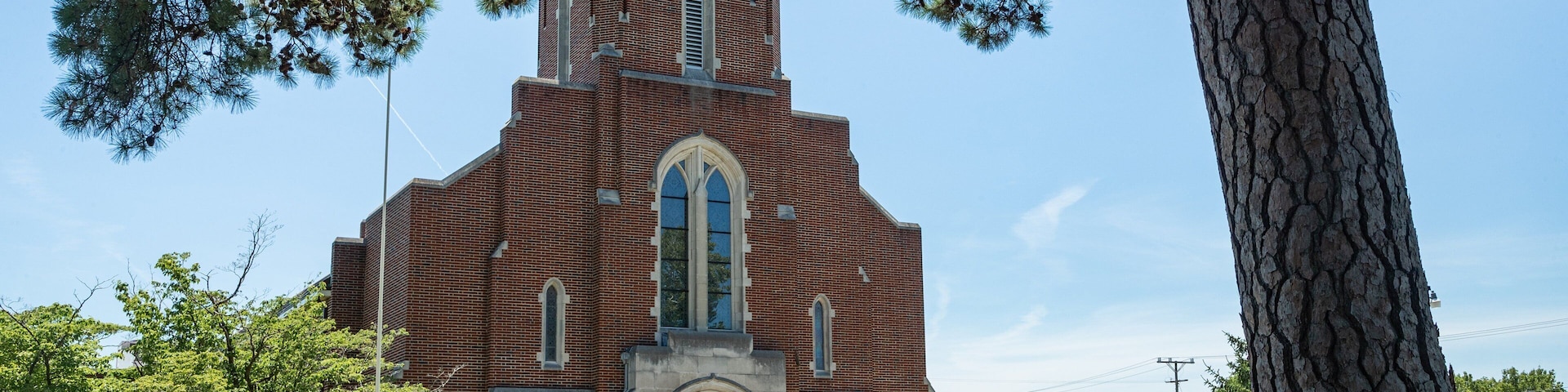 Churchland showing a church or cathedral