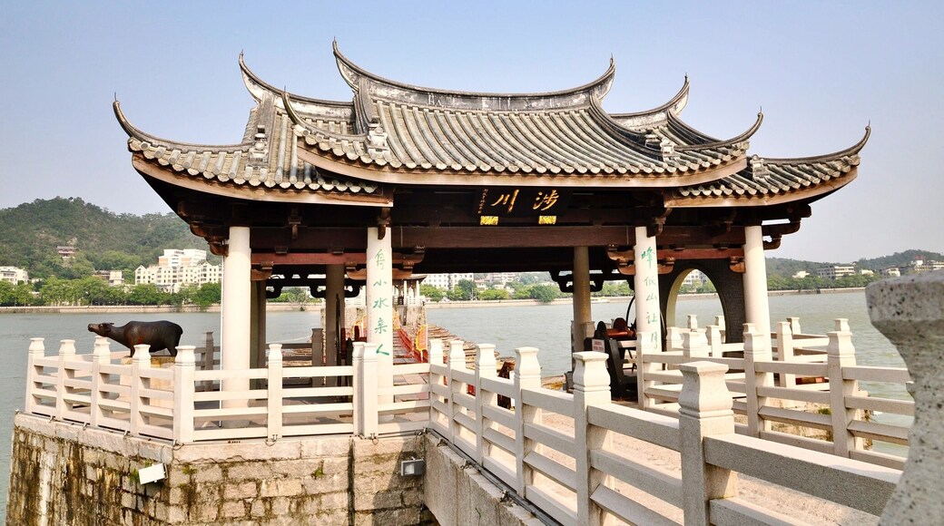 Guangji Bridge (廣濟橋) - one of four ancient bridges in China, it combines the architectural style of beam, arch bridge and floating bridges. The bridge was first built as a floating bridge in 1171, but three years later was destroyed by floods. Later construction of piers and framework started from both banks of the river on which it was moored. After 200 years renovation, a floating section of 18 supporting wooden boats in between two beamed sections supported by 24 piers was completed.
#InStone #Guangdong #China #Chaozhou #GuangjiBridge #architecture #Chine #bridge #river