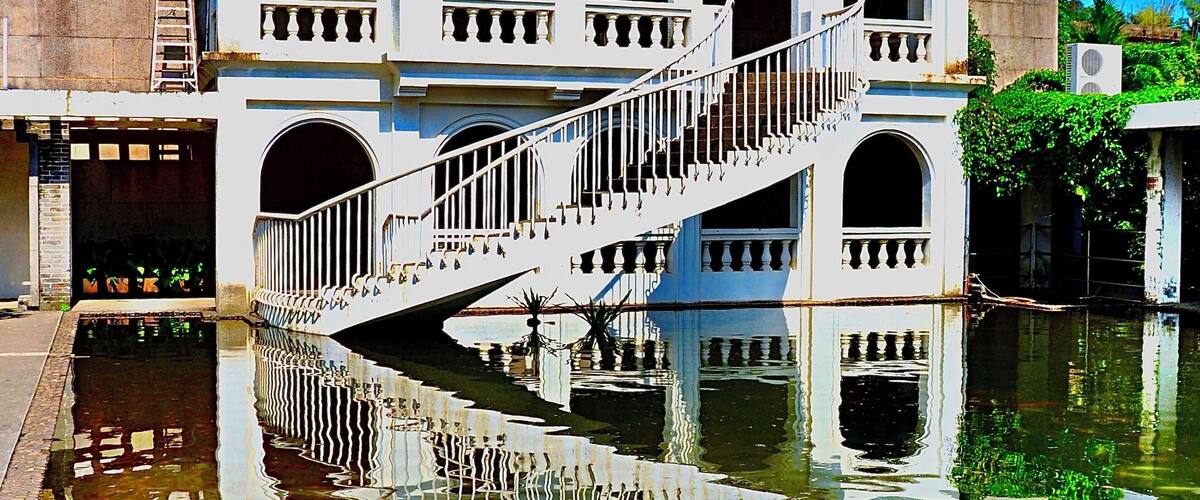 The Former Residence of Liang Qichao (梁啟超 1873-1929 A.D.), where located in Xinhui District, Jiangmen City, Guangdong Province, China. Liang was great Chinese thinker and statesman, his former residence is a major historical and cultural site protected at the national level.
#China #Xinhui #Jiangmen #Guangdong #residence #reflection #history #pool