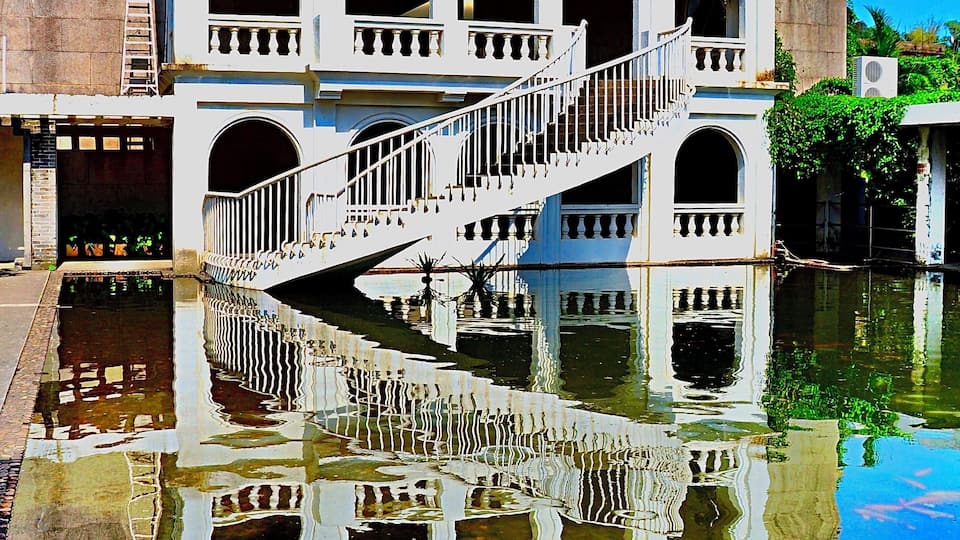 The Former Residence of Liang Qichao (梁啟超 1873-1929 A.D.), where located in Xinhui District, Jiangmen City, Guangdong Province, China. Liang was great Chinese thinker and statesman, his former residence is a major historical and cultural site protected at the national level.
#China #Xinhui #Jiangmen #Guangdong #residence #reflection #history #pool