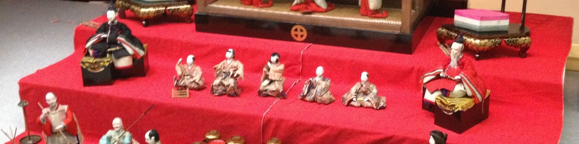 Dolls displayed at the Girl's Festival (Hinaningyo). Meiji 33, 1900. Exhibit in the Nagoya City Museum