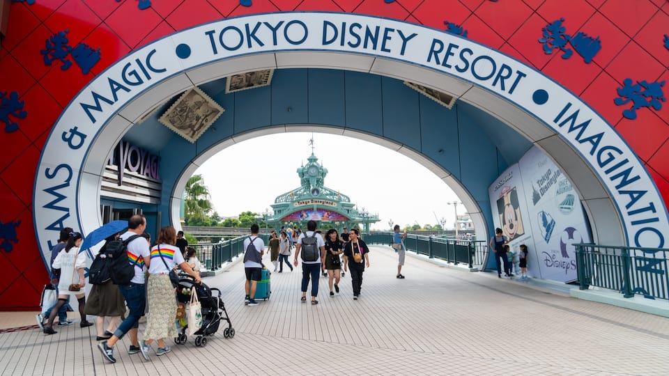 Maihama which includes street scenes and signage