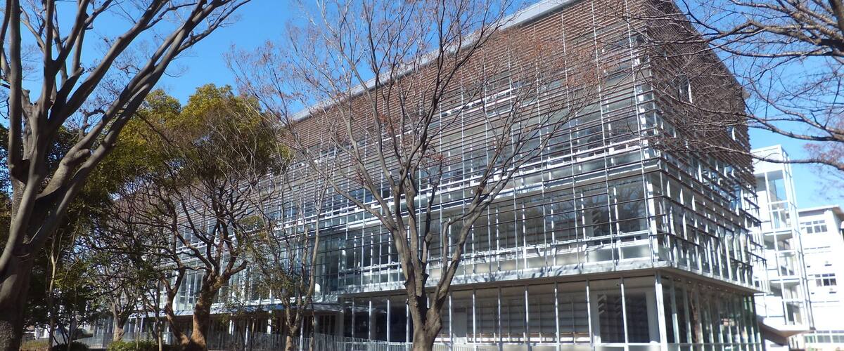 千葉大学附属図書館、N棟。従前の本館(K棟)外周に増築された棟。