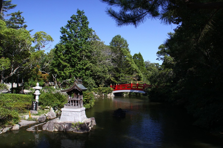 “Houjou no Shinchi” is holy garden.