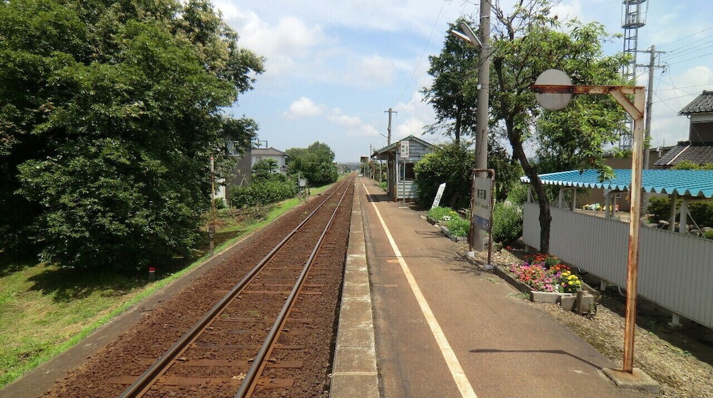 東石黒駅 ホーム南端より
