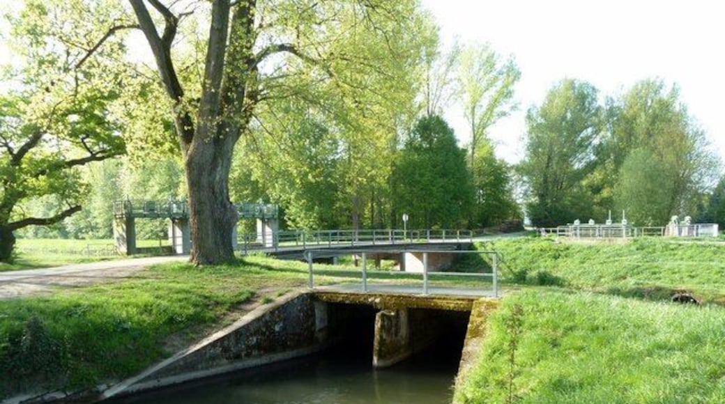 Die Pfinz unterquert den Pfinzentlastungskanal